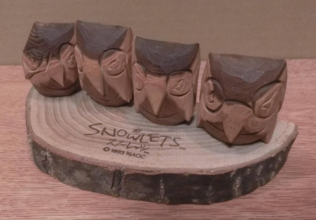 スノーレッツ 木彫り 置物