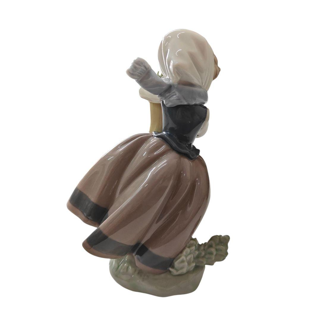 リヤドロ　春が来た」置物　アンティーク