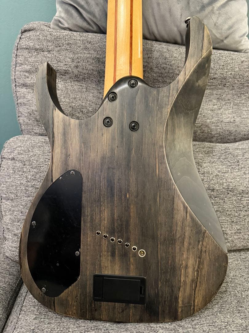 (限定価格金曜日まで)Ibanez RGIF7-BKS 7弦Iron Label