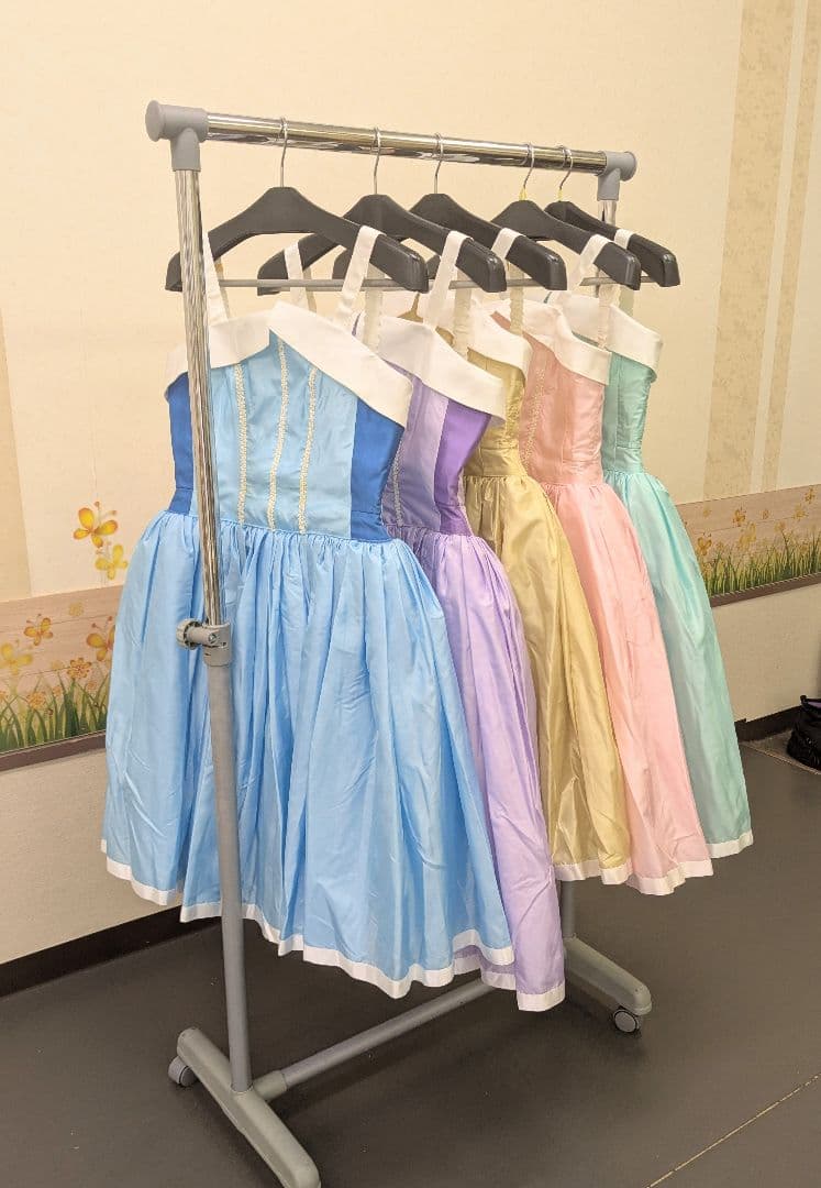 バレエ衣裳/サテンフレアスカート。5着セット　頭飾り付き。