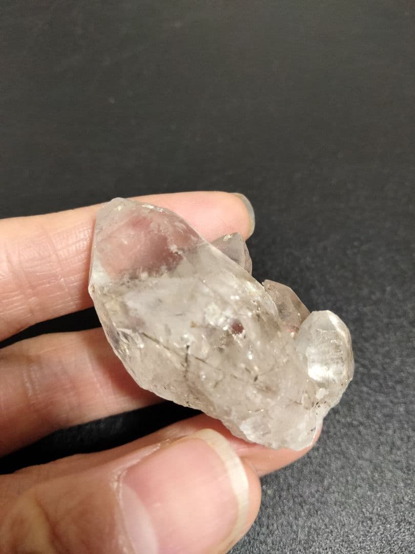 国産鉱物　山梨県　塩山竹森山34　天然水晶　　トルマリン入り水晶　早い者勝ち