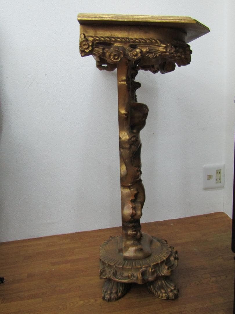 クラシック木製彫刻テーブル　アンティーク