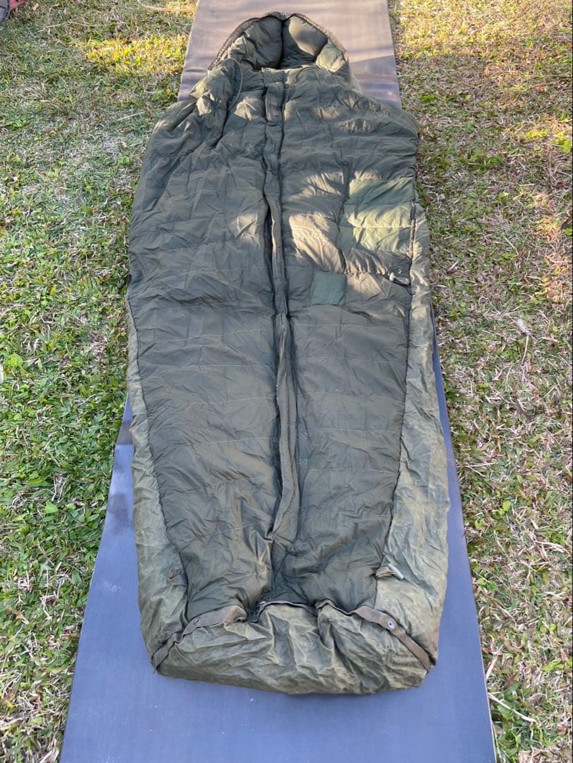 イギリス軍　羽毛スリーピングバッグ