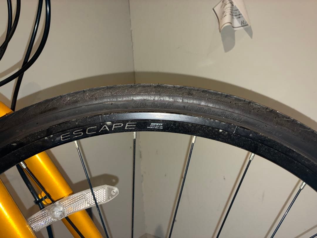 GIANT ESCAPE R3 2023年モデル　ディスクブレーキ