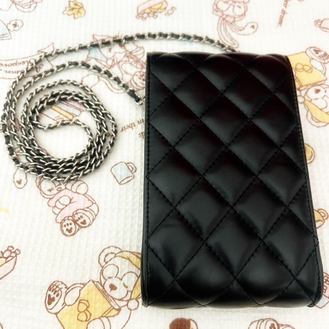 CHANEL ノベルティ スマホショルダー チェーンポーチ ラムスキン