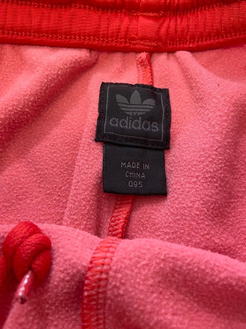 ★adidas originalsレッド トラックパンツ 万国旗タグ　サテン生地