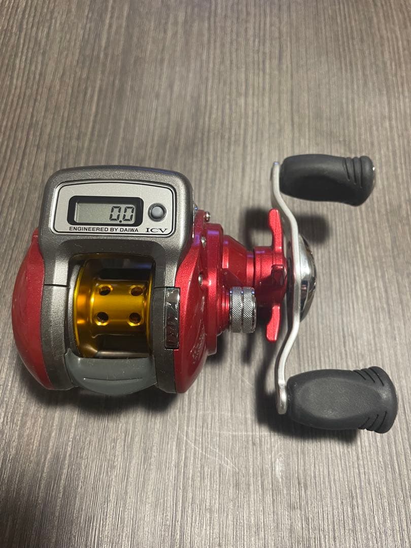 ダイワ　イッツICV 150WR 赤 ベイトリール