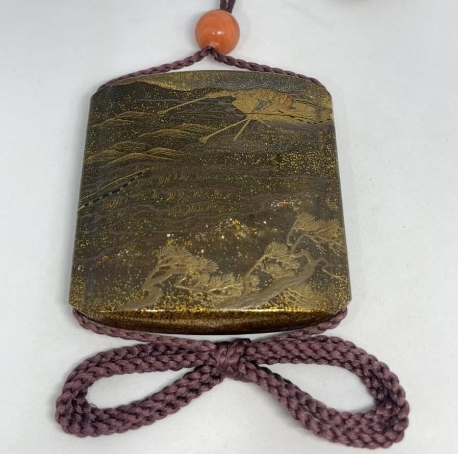 宇治川先陣争い蒔絵印籠　今泉成之作　東京美術館所蔵品同手あり・根付