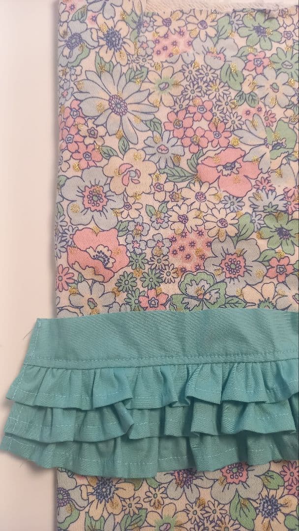 花柄の服にスカート