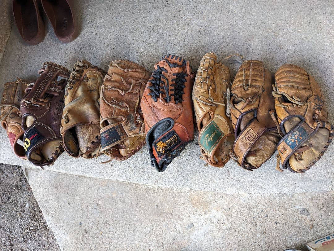 昔の野球　グローブ8個セット(⁠✿⁠^⁠‿⁠^⁠)