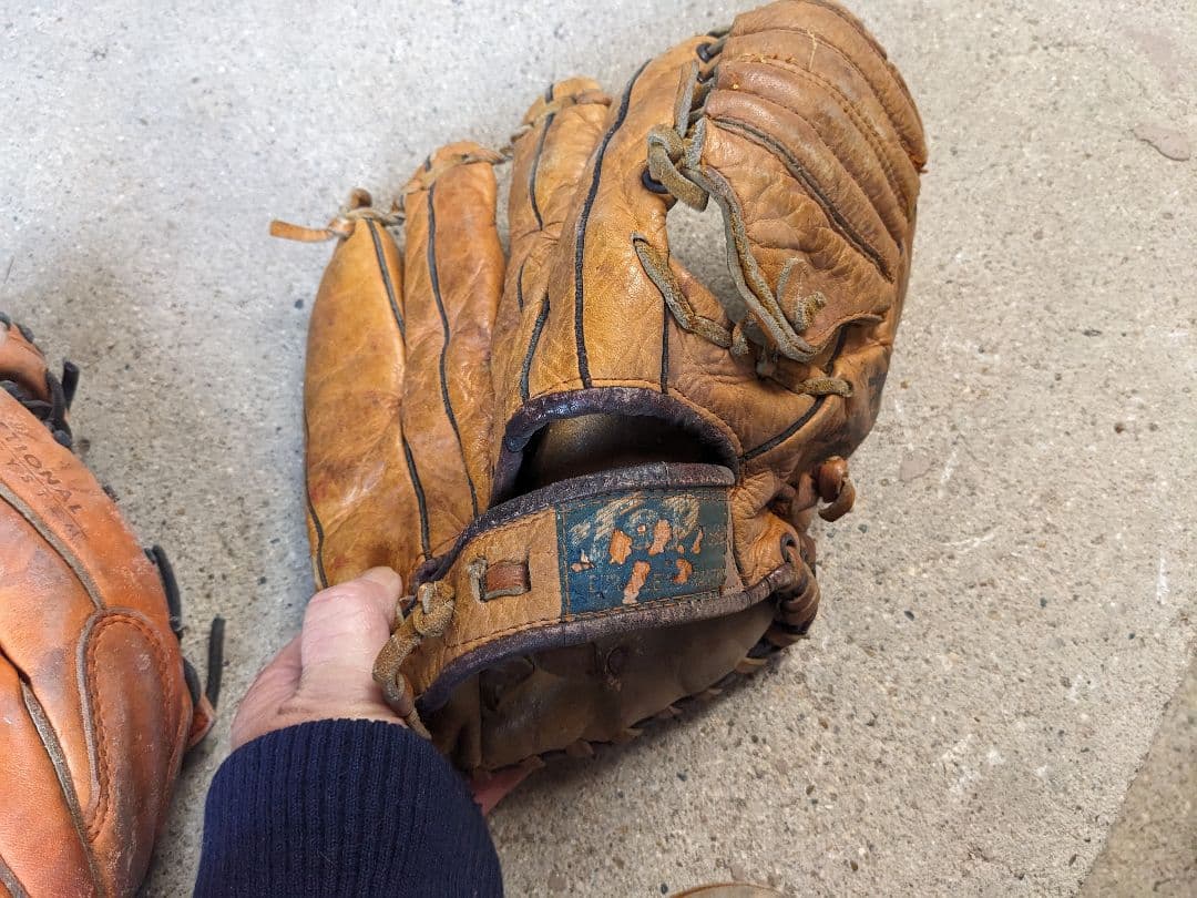 昔の野球　グローブ8個セット(⁠✿⁠^⁠‿⁠^⁠)