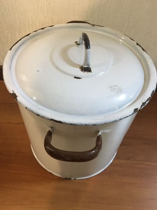 英国アンティーク　フラワー缶　ホウロウ　ブラウンロゴ