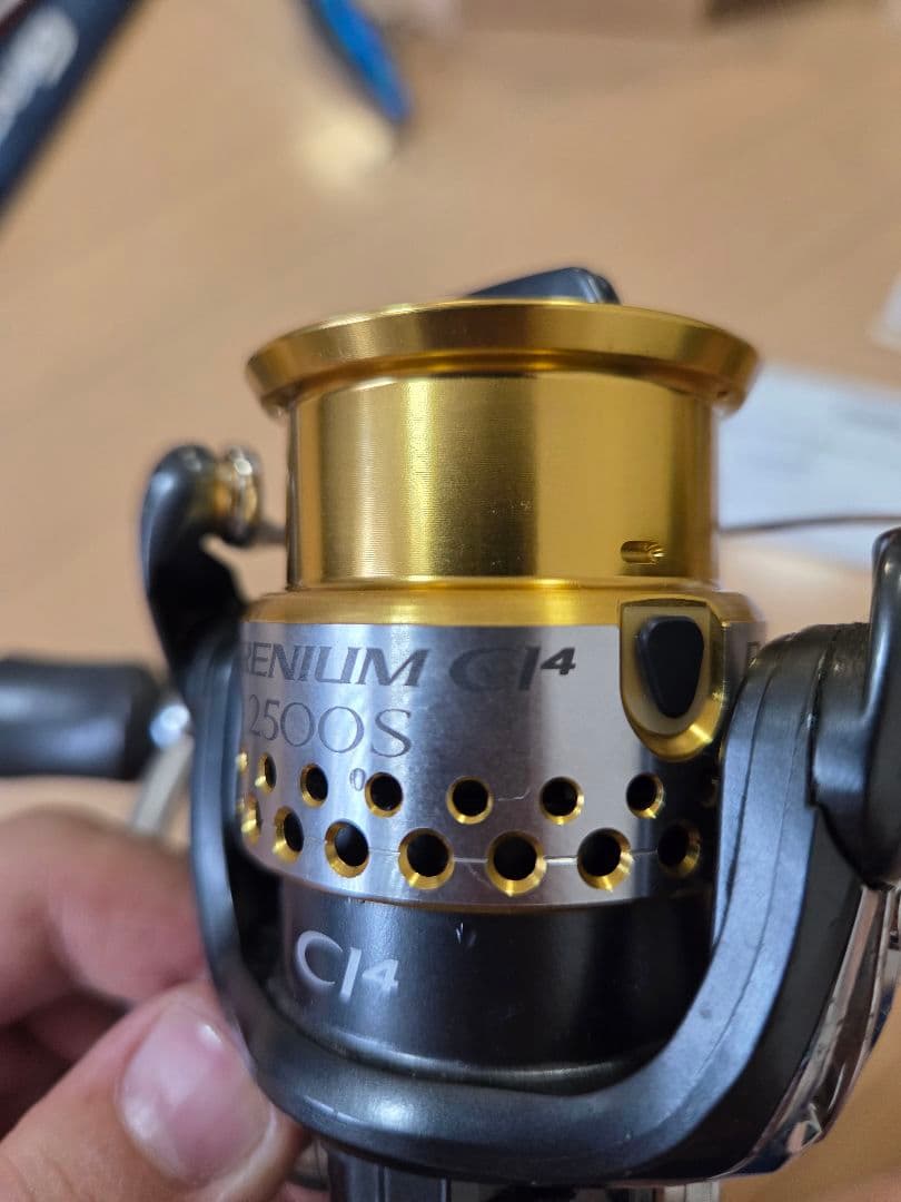 シマノ レアニウムC14 2500S スピニングリール