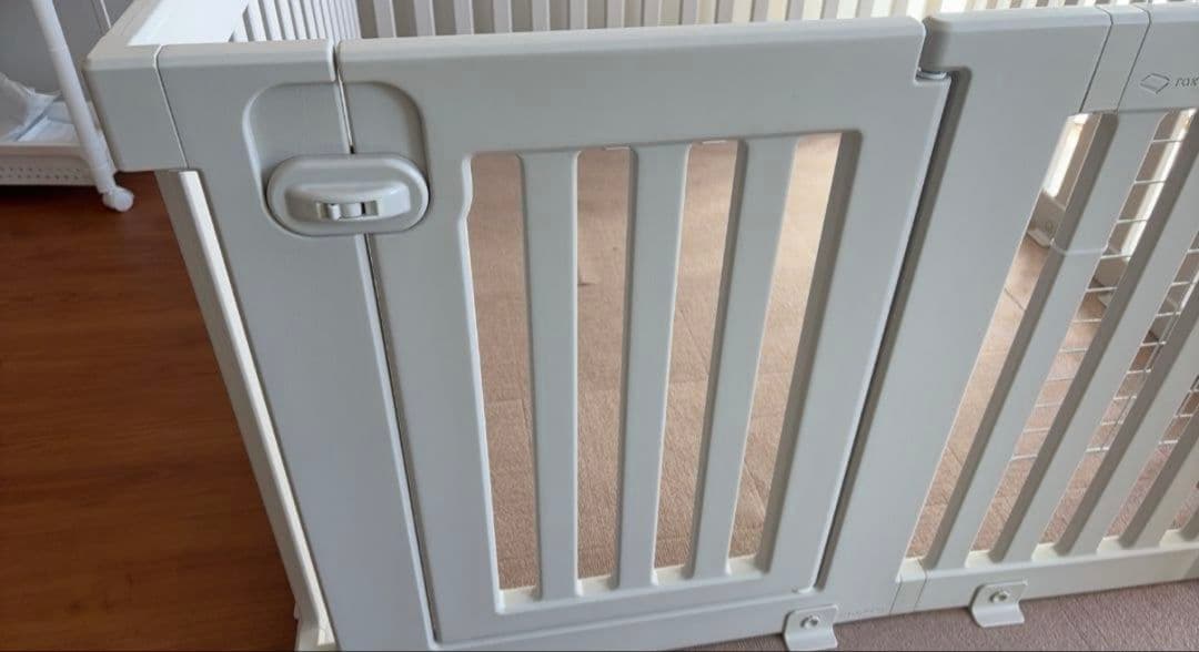 ペットサークル 開閉式ゲート付　ホワイト　DoriDor26日に粗大ゴミ出します