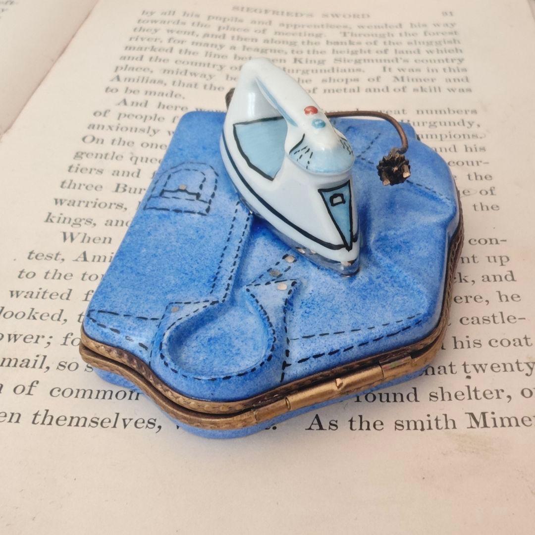 1999年個数限定リモージュボックス　アイロンとシャツ　フランス製　ミニチュア