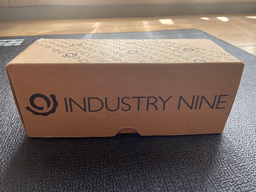 industry nine フロントハブ 32H