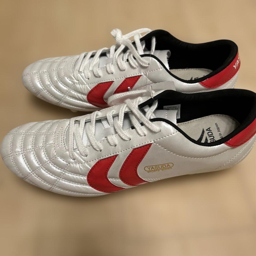 りこ　YASUDA サッカーシューズ ホワイト/レッド