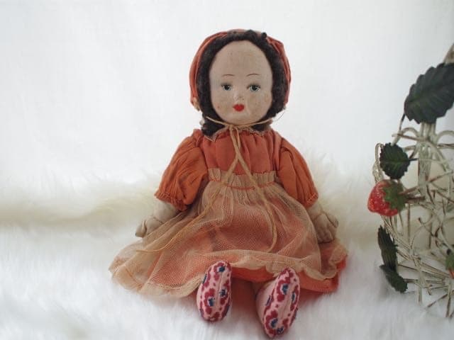 ＜イギリス　ヴィンテージ＞赤いドレスの女の子ドール