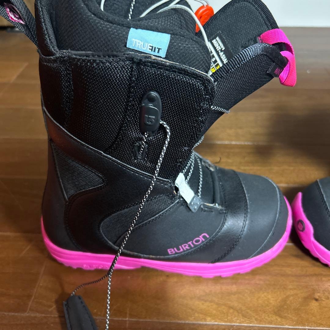 Burtonのスノーボードブーツ 黒/ピンク 女性用