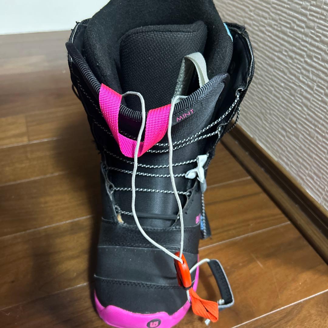 Burtonのスノーボードブーツ 黒/ピンク 女性用