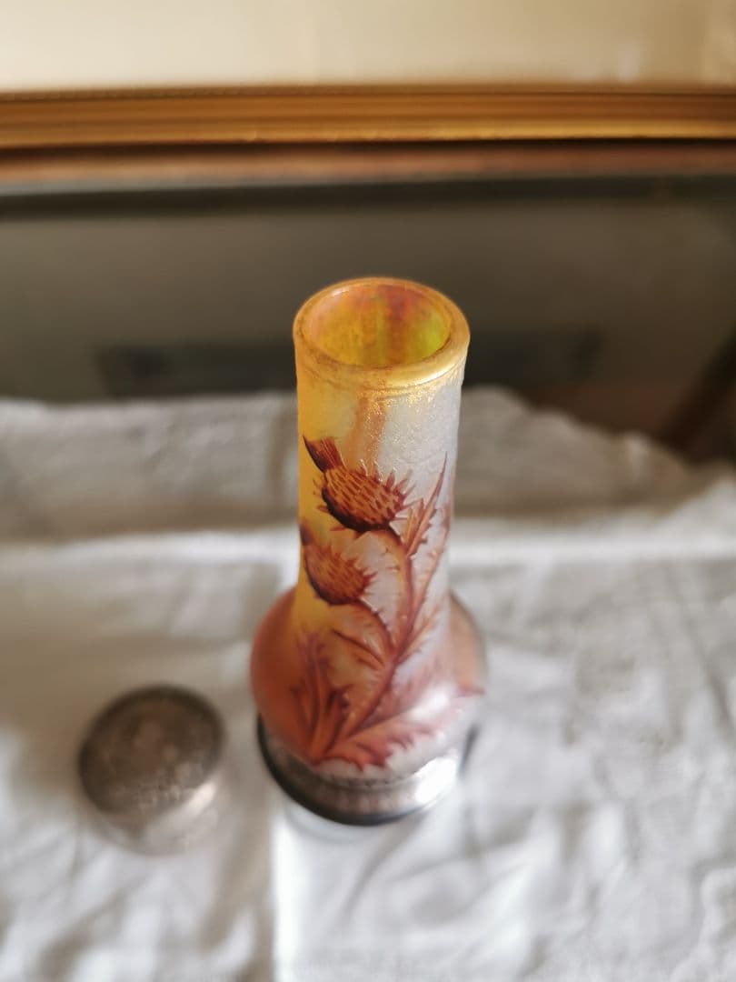 アンティークドームナンシー 薊紋花瓶 オパルセント被ガラスエナメル金彩 彫銀台付