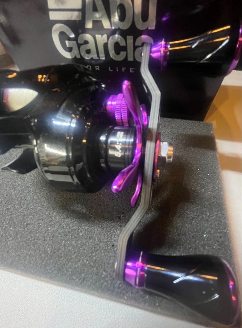 Abu Garcia EXD ベイトリール 5.4:1 黒/紫