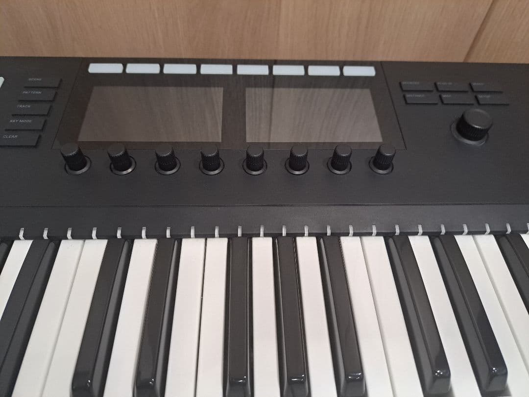 KOMPLETE KONTROL s61 mk2 midiキーボード