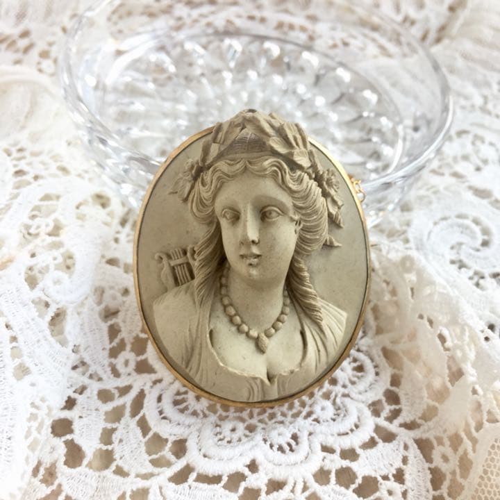 ラーバ　カメオ アンティーク ブローチ