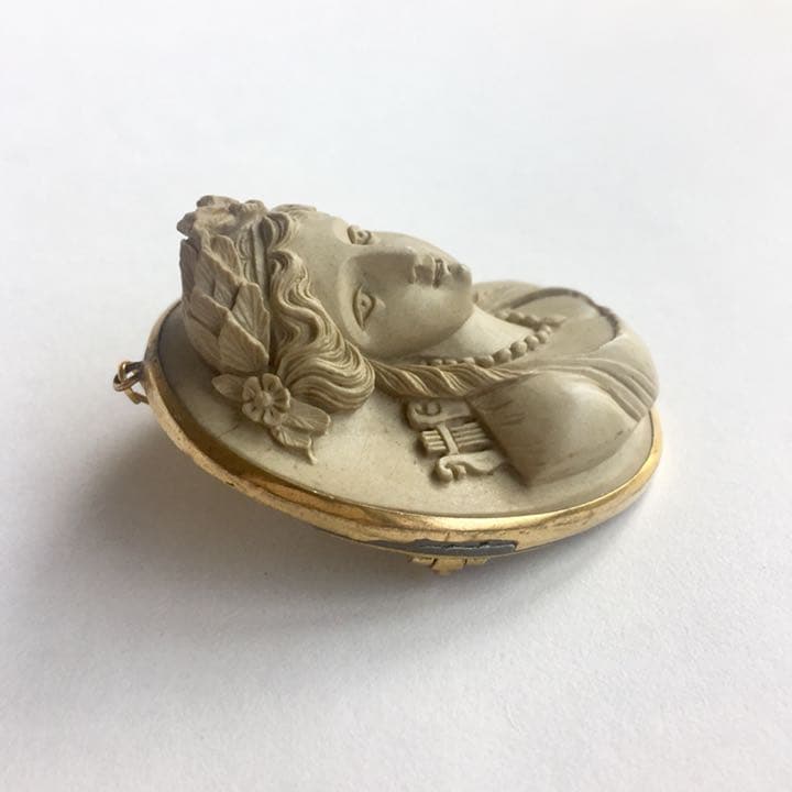 ラーバ　カメオ アンティーク ブローチ