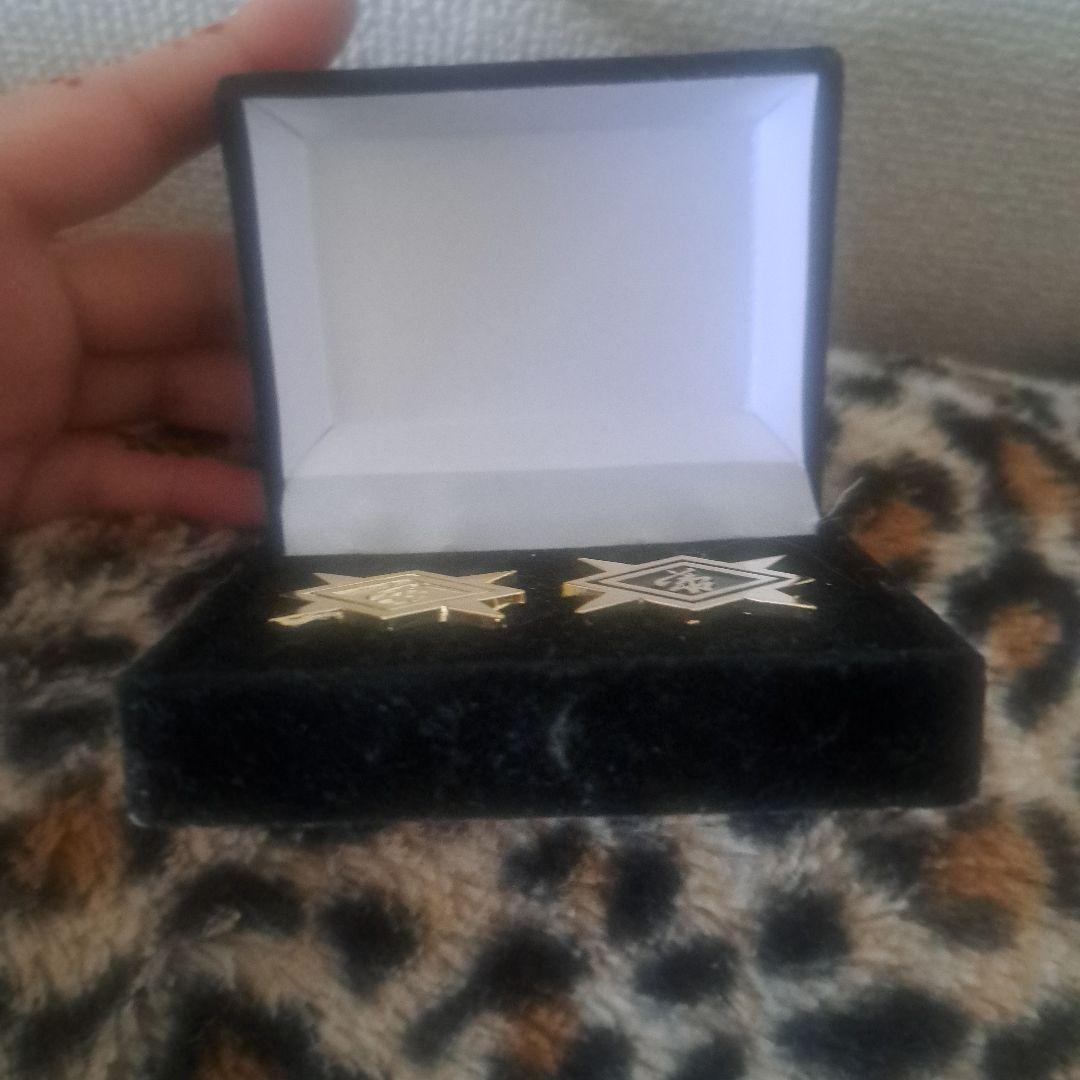 刃牙展 花山薫グッズ 花山組ピンバッジ2個セット ケース付き