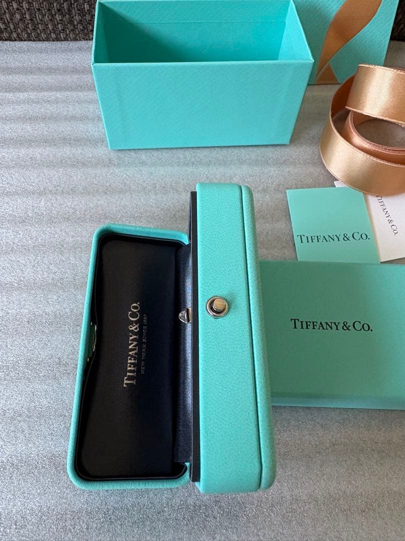 現行品　新品未使用ティファニーピアス　空箱　ケース　ミニサイズ