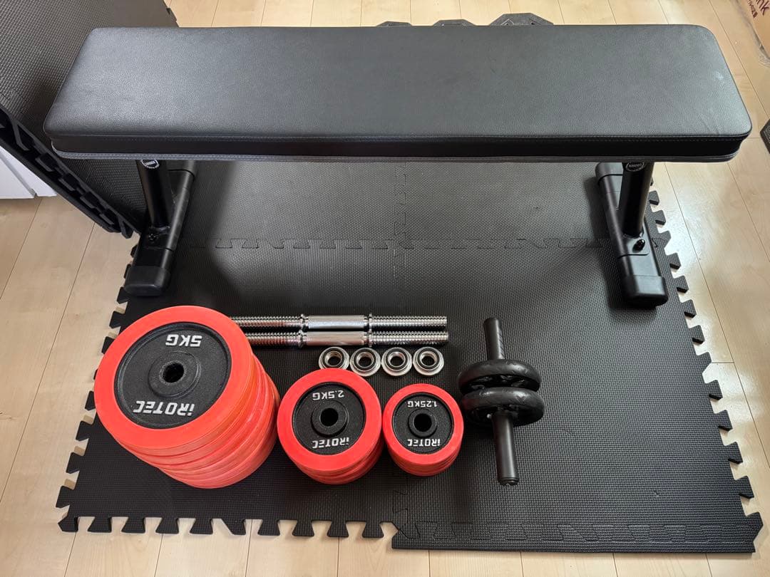 【iROTEC等】ダンベル2セット、ベンチ+マット +アブローラ¥45760相当