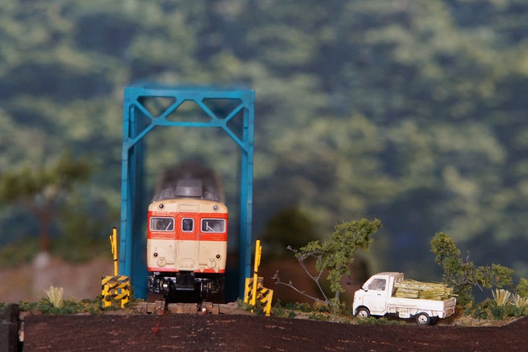 Nゲージ鉄道模型ジオラマ　トラス橋を渡る地方ローカル線
