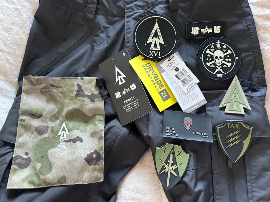 BURTON ALPHA undefeated CARGO PT トリプルコラボ