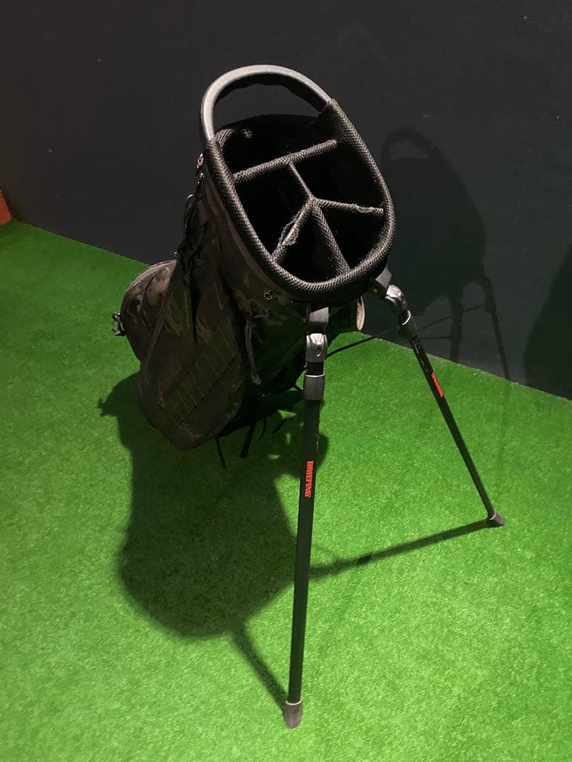 ひ品　BRIEFING迷彩スタンド付きキャディバッグ