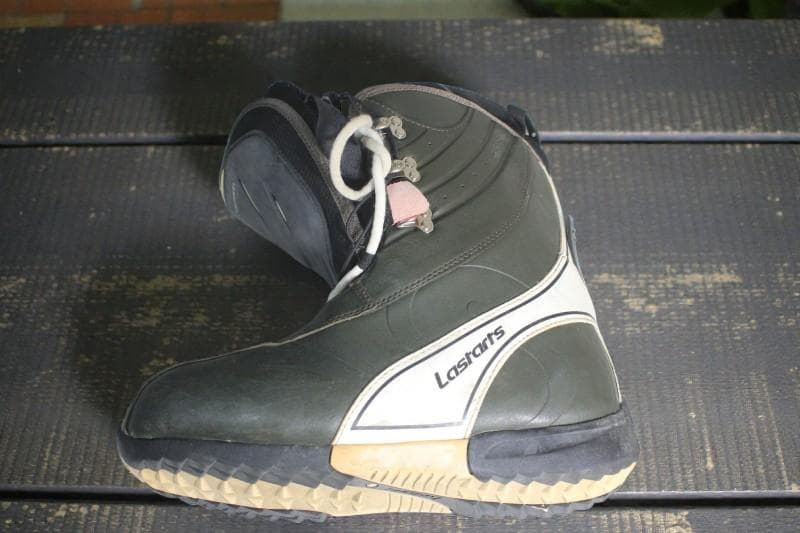 新設計の紐式システム。LASTARTS LS-34LACE スノーボードブーツ