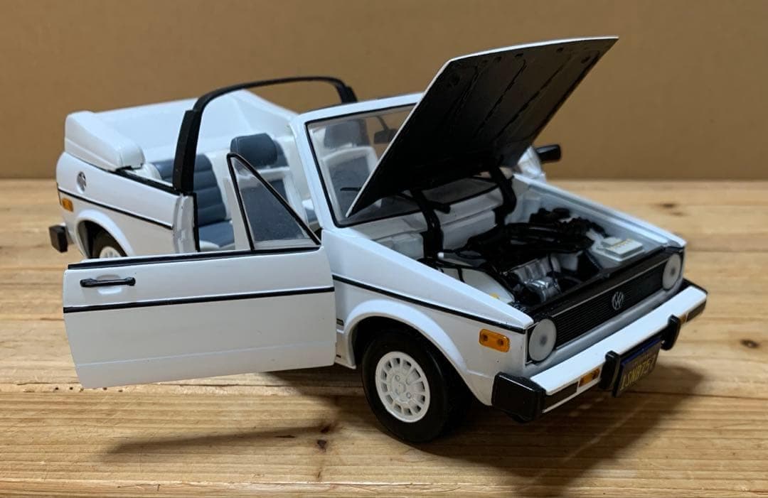 ミニカー　1/18　VW　フォルクスワーゲン　ゴルフⅠ　カブリオレ　ホワイト