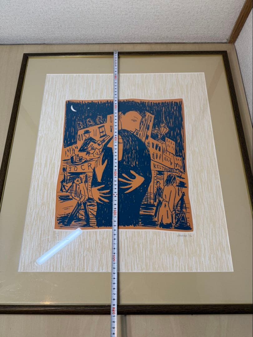 木版画 カップルと街の風景