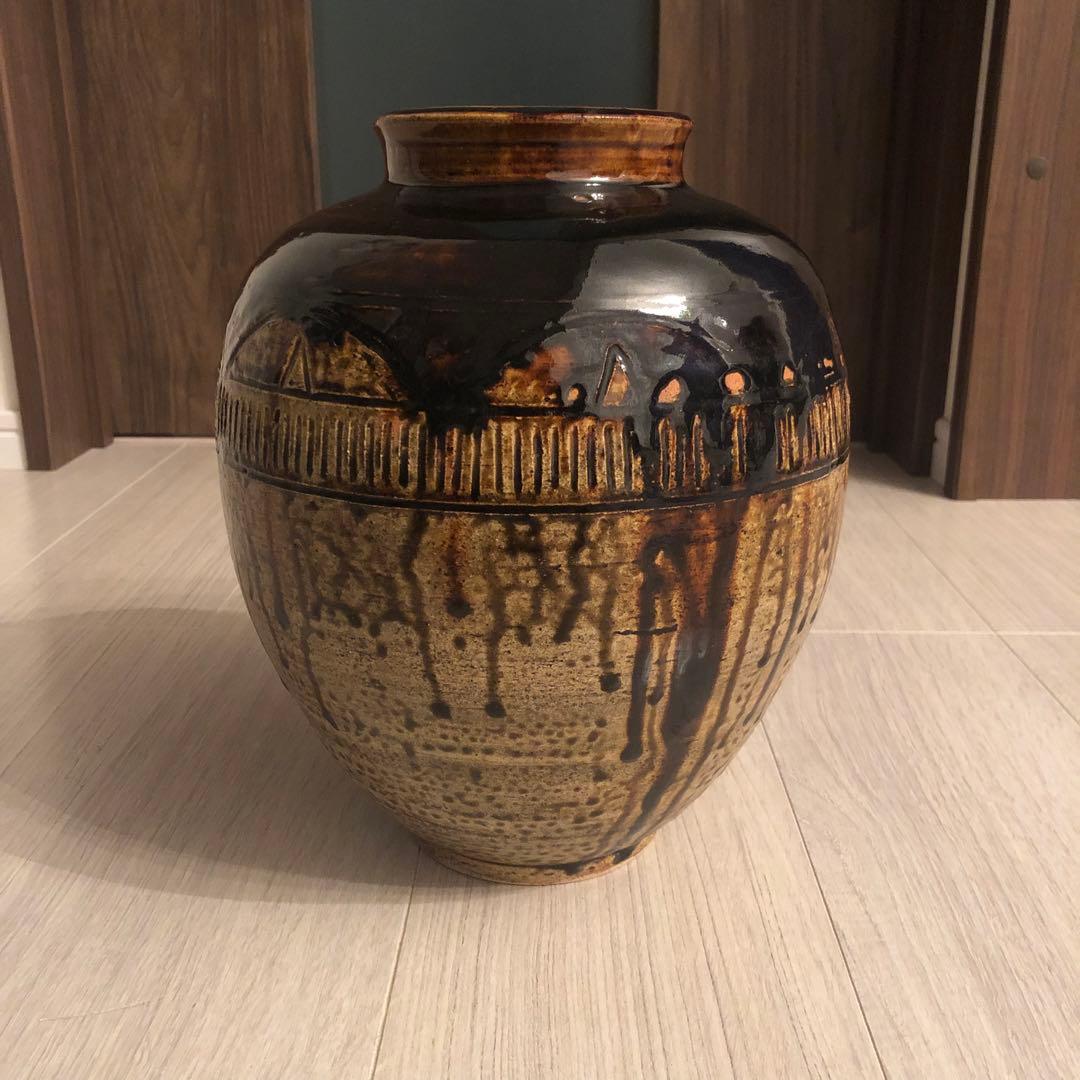 究極の古美術◼️蔵から黒飴のような美しい雰囲気の良い飴色の花瓶、壺が出てきました。