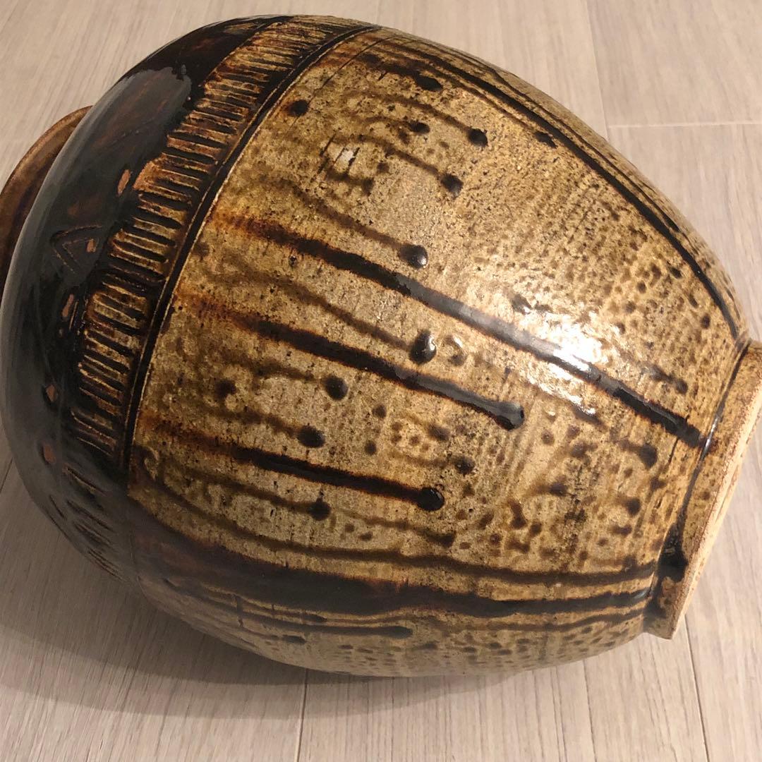 究極の古美術◼️蔵から黒飴のような美しい雰囲気の良い飴色の花瓶、壺が出てきました。