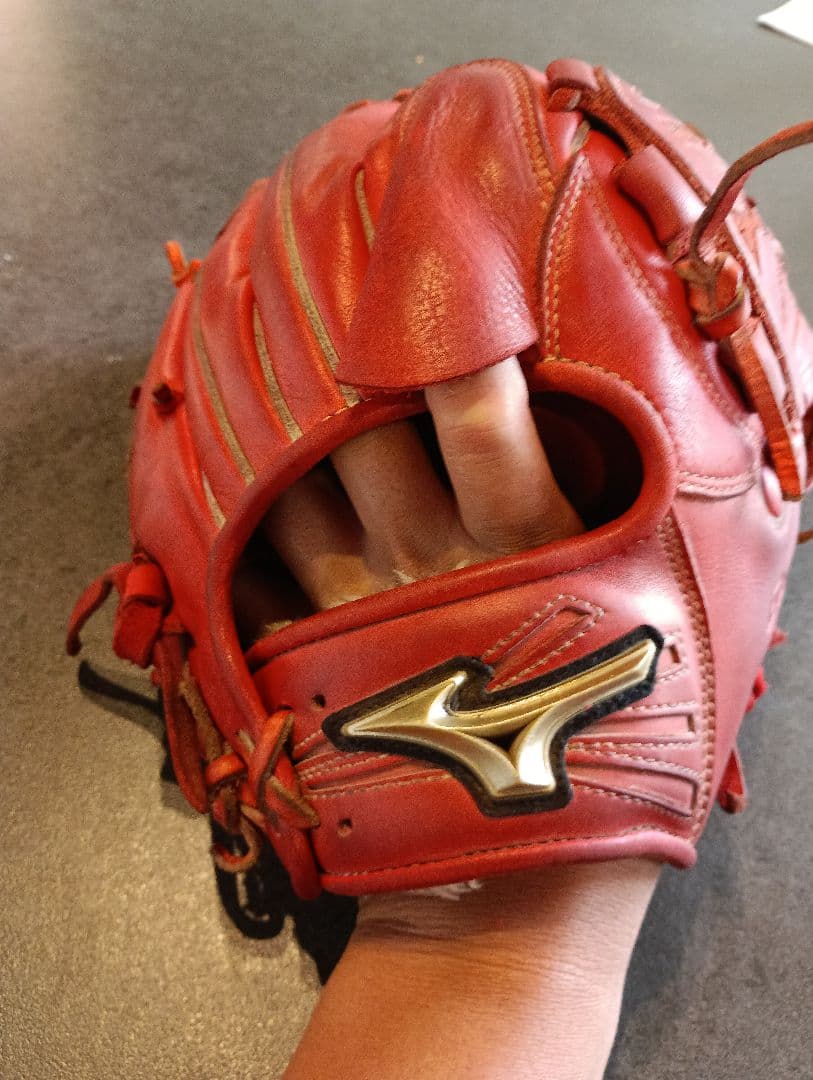 ミズノ　グロ－バルエリート　 軟式用グローブ 赤　ピッチャー