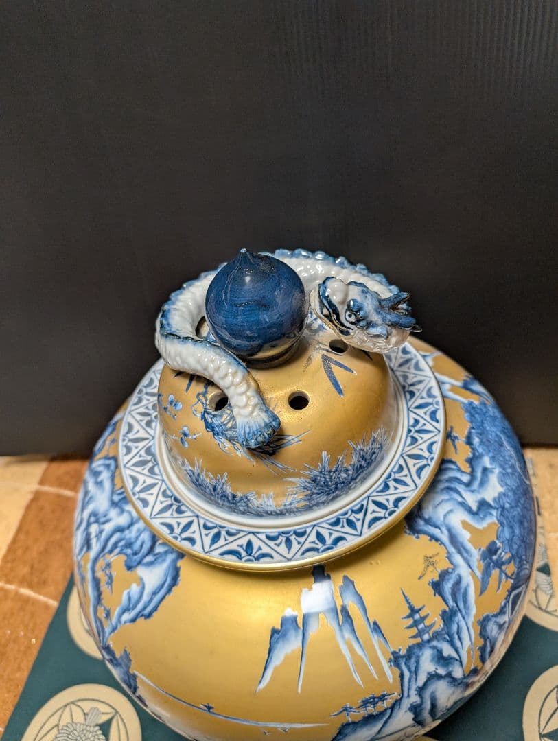 ドラゴン装飾の特大香合 高さ約20cm