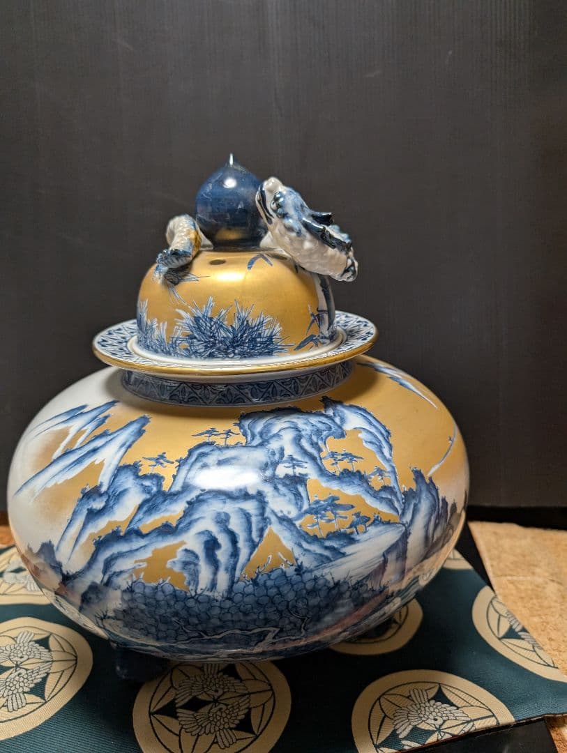 ドラゴン装飾の特大香合 高さ約20cm