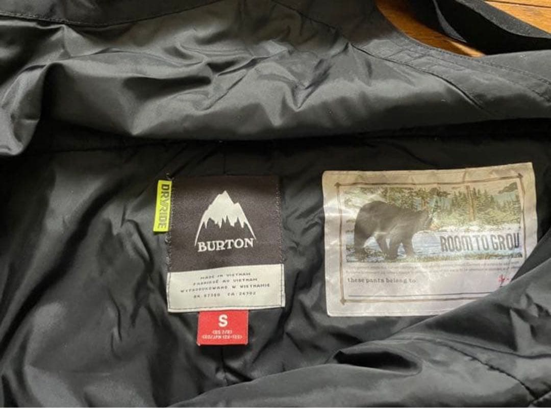 Burton キッズウェア　上下セット　プロテクターおまけ付き