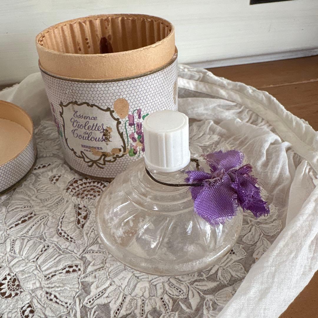 フランスアンティーク　すみれの香水瓶