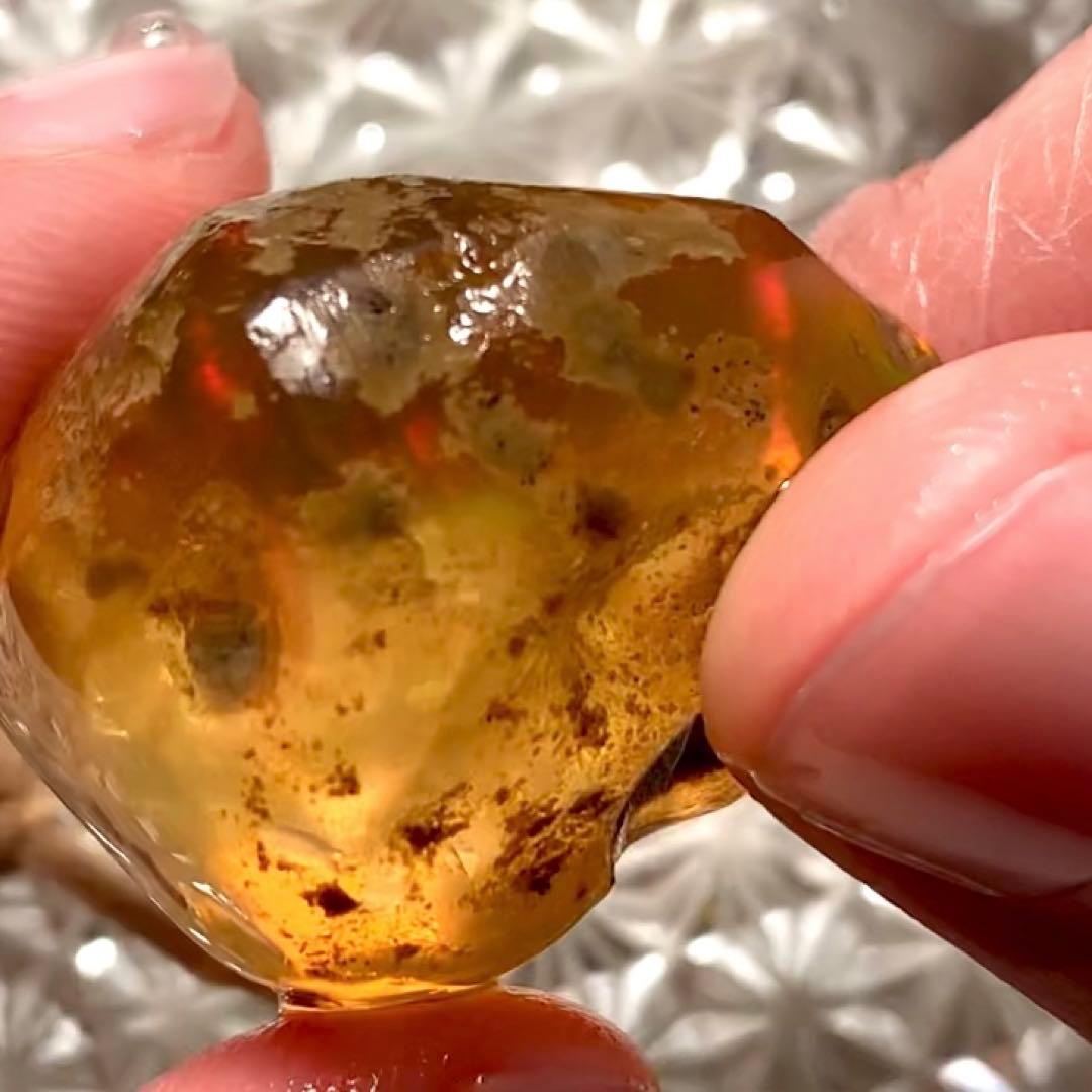 キュートなハンドポリッシュオパール90ct /鉱物標本