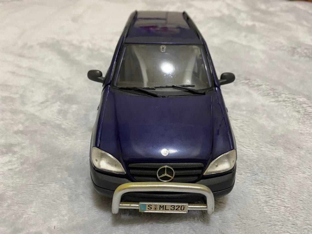 ミニカー Maisto Mercedes-Benz ML320 1/18