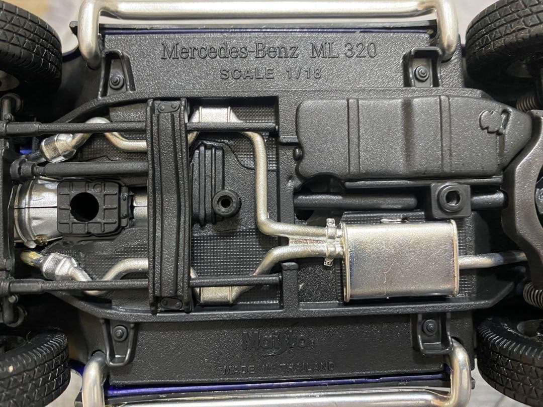 ミニカー Maisto Mercedes-Benz ML320 1/18