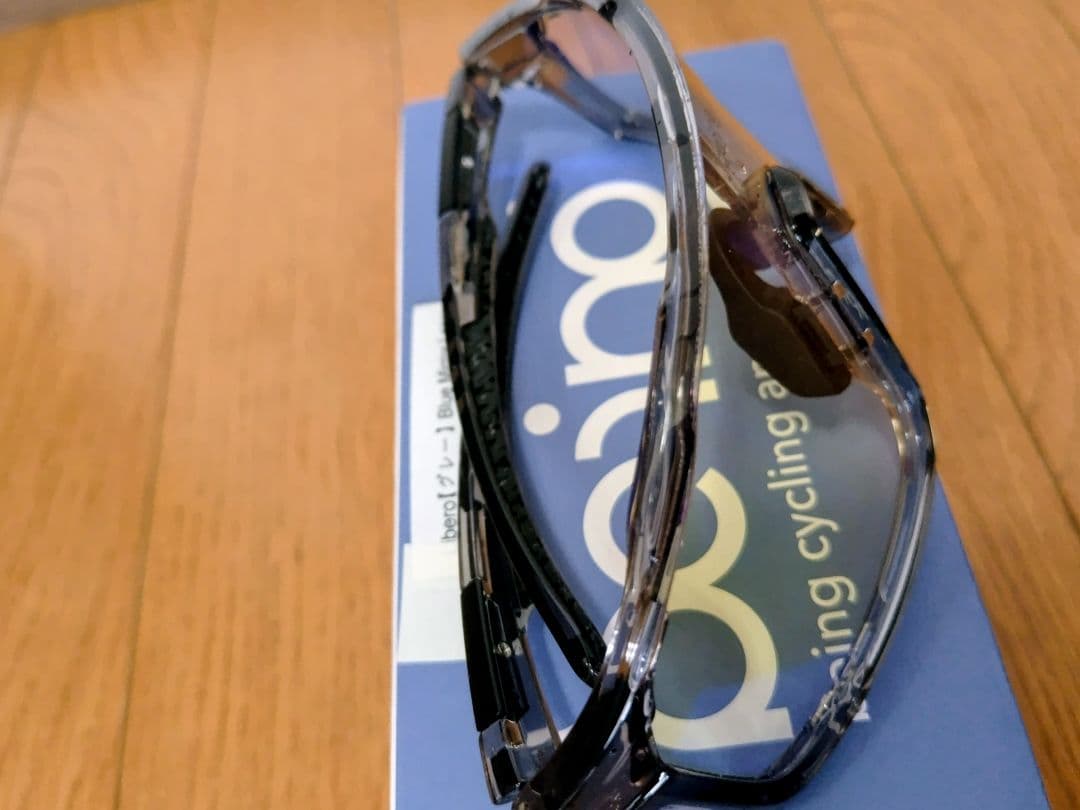 スポーツサングラス　being Libero【グレー】ブルーミラー(紫外線調光)