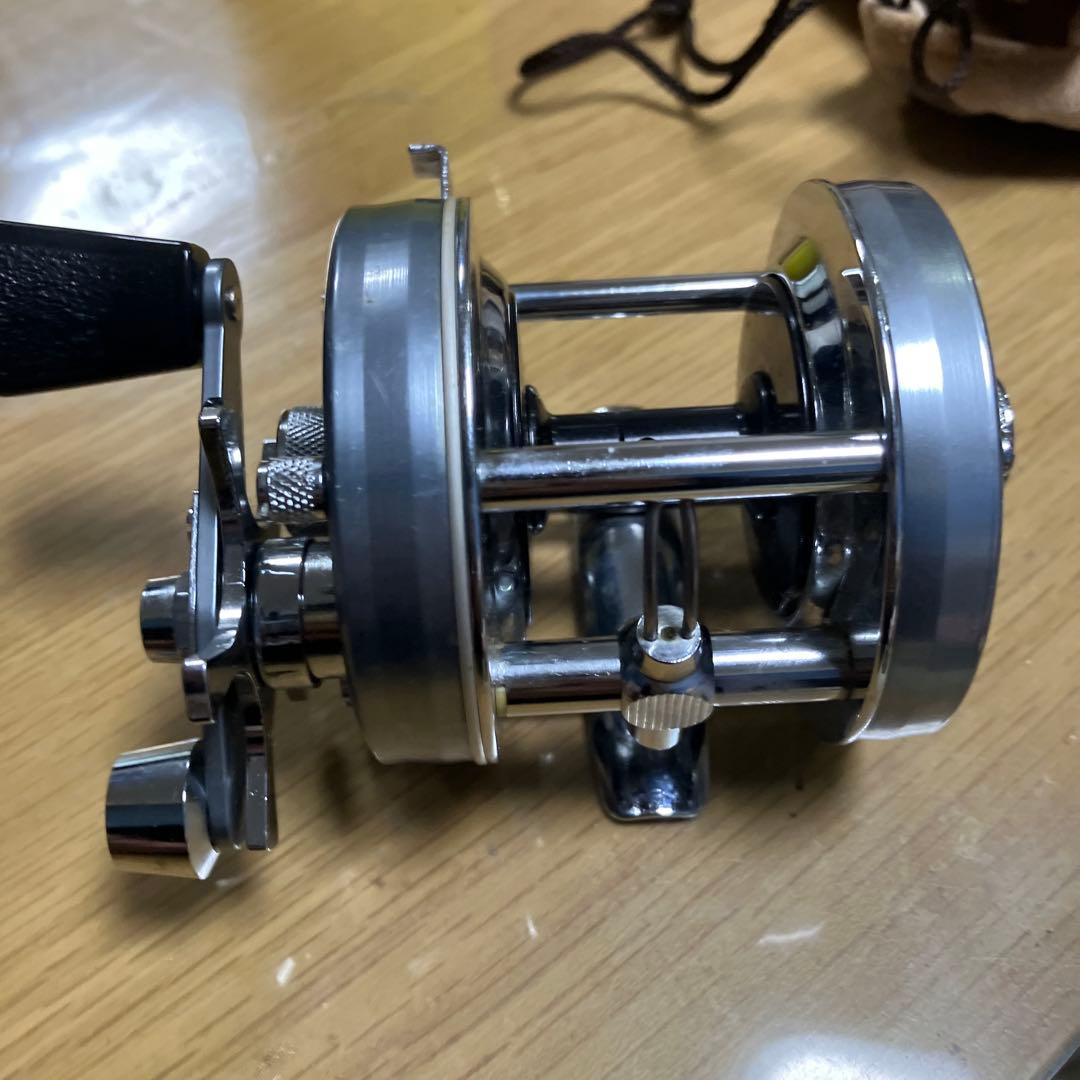 ベイトリール メタル製 右ハンドル